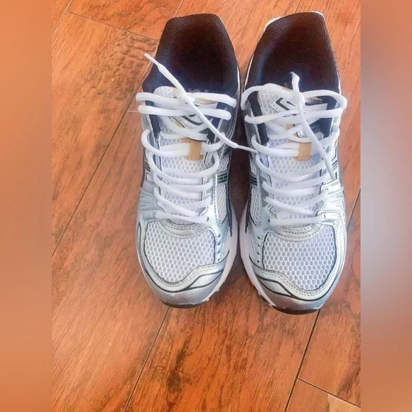 ASICS Gel-Kayano Women's US 10 /Men's US 9 Running Shoes White Gold Silver - Picture 9 of 10